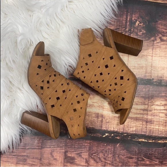Heart D Shoes - Heart D Brown Laser Cut Booties Heels